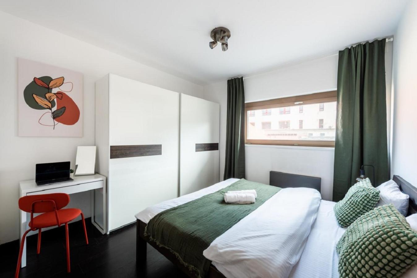 Apartments With Large Balcony, Parking Praga Exterior foto